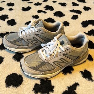 New Balance 990v5 sneakers women’s size 8. LIKE NEW. Only worn twice